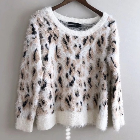 Minkpink Soft Comfy Fuzzy Leopard Print Long Sleeve Sweater Shirt Top White - Picture 10 of 10